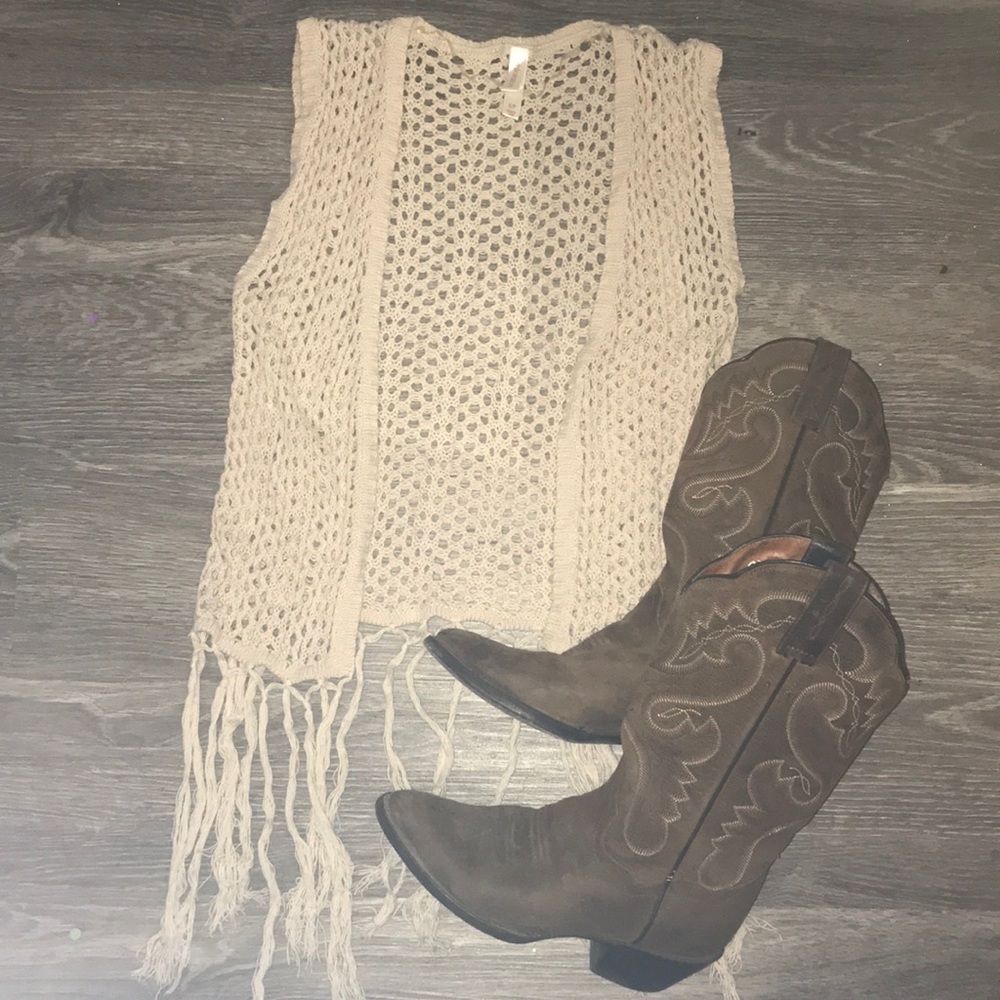 Fringe Vest😊